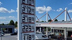 Los precios del combustible se muestran en una gasolinera de Fráncfort, Alemania, el miércoles uno de julio de 2026.