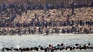 Spain and Morocco reinforce border after tens of thousands cross into Ceuta