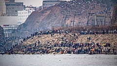 Unas 60.000 personas entran ilegalmente en Ceuta este jueves