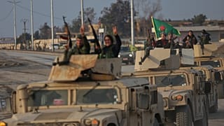 مقاتلات أكراد من قسد يتجهن للجبهة في الحسكة قبيل انتهاء هدنة الأربعة أيام مع دمشق، السبت 24 يناير 2026.