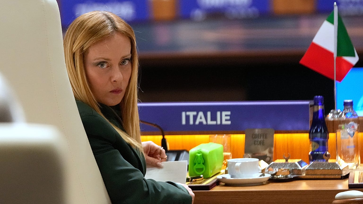 L'Italia su impulso della premier Giorgia Meloni ha deciso di chiudere le frontiere marittime e aree con la Spagna venerdì