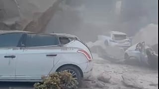 Massi caduti dopo il terremoto ai Campi Flegrei