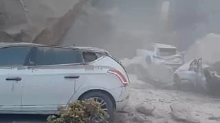 Massi caduti dopo il terremoto ai Campi Flegrei