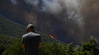 Η φωτιά καθώς πλησιάζει το Κρύο Πηγάδι, κοντά στο Πόρτο Γερμενό (1/8/2026)