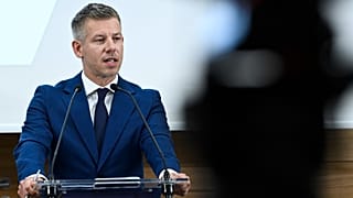 Magyar Péter miniszterelnök az ország energiaellátásának biztonságáról és a kormány döntéseiről szóló sajtótájékoztatón az MVM Paksi Atomerőműben 2026. július 31-én