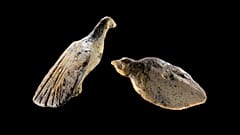 Arqueólogos descobriram recentemente, na famosa gruta pré-histórica Hohle Fels, na Alemanha, duas figuras de pássaros esculpidas em marfim de mamute.