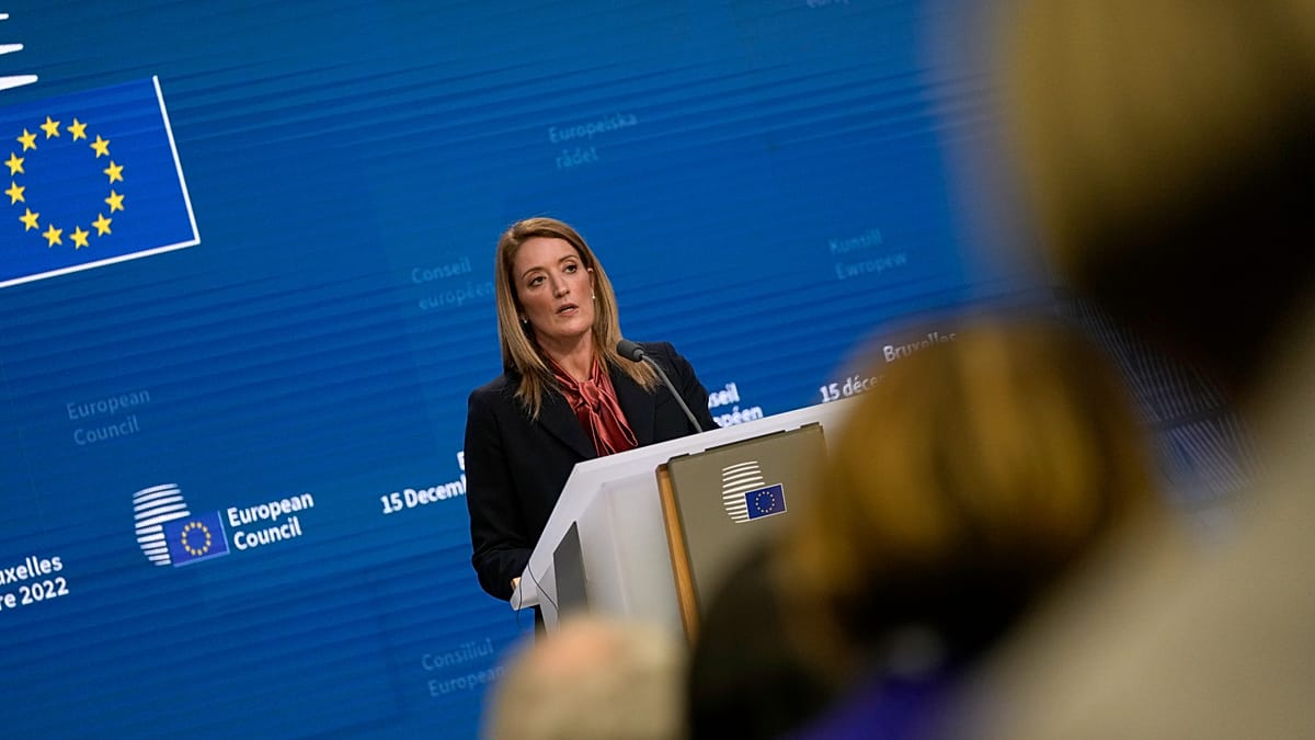 Warszawa zatrzymała się w godzinę „W”. Metsola oddała hołd powstańcom