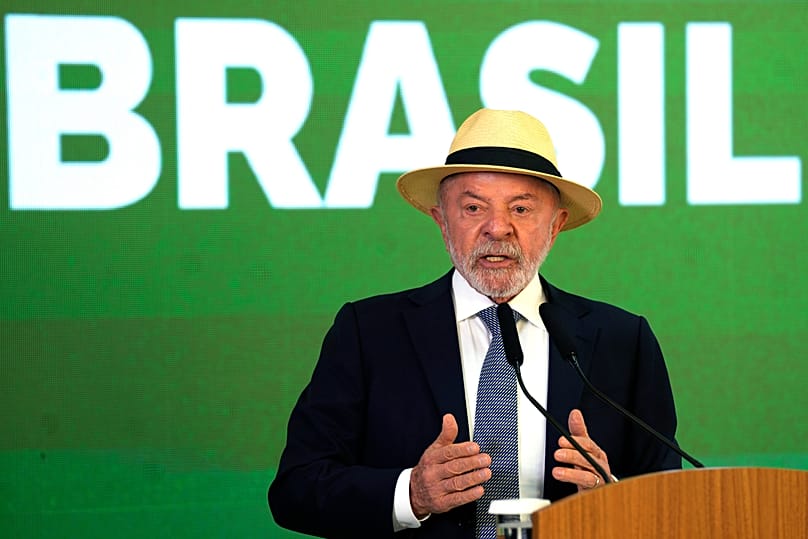 Lula da Silva discursa durante uma cerimónia de assinatura de um projeto de lei que destina fundos para linhas apoio às empresas