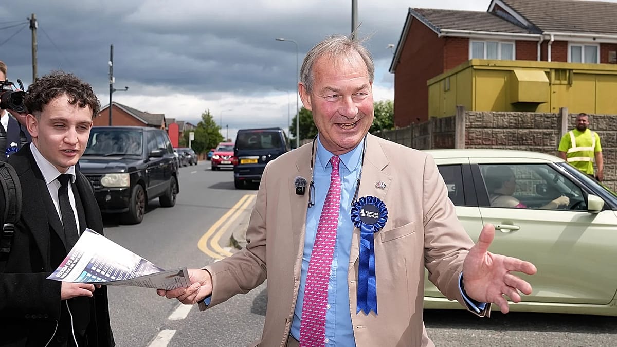 Rupert Lowe offers alliance with Farage to unite Britain’s hard right Rupert Lowe offers alliance with Farage to unite Britain’s hard right