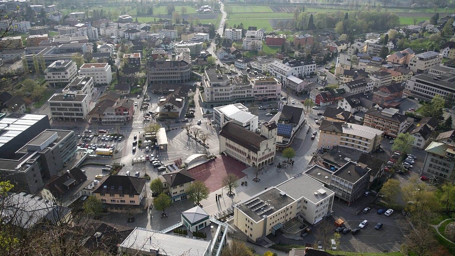 Légifelvétel Vaduz belvárosáról, 2014. március 31-én