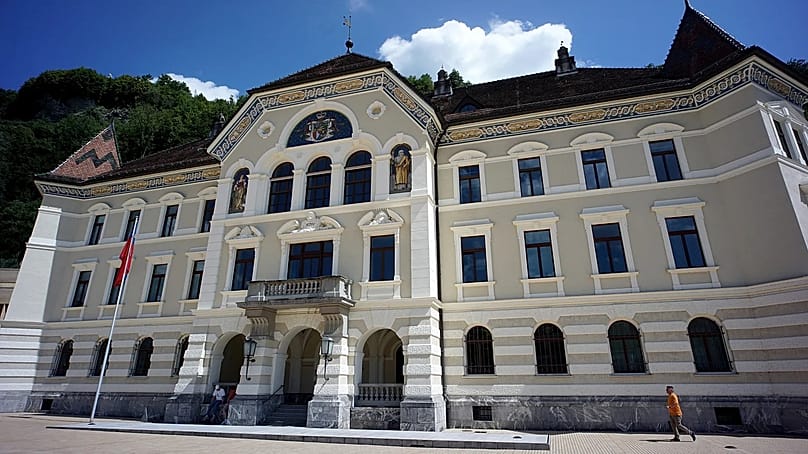 Außenansicht des Regierungsgebäudes von Liechtenstein in Vaduz, 18. August 2023