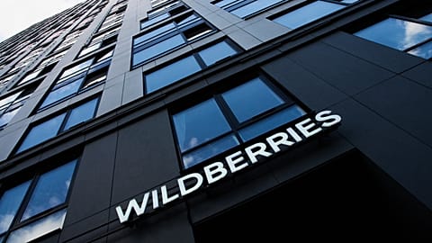 ARCHIV: Schriftzug einer Filiale des großen russischen Onlinehändlers Wildberries an einem Gebäude in Moskau, aufgenommen am Mittwoch, 22. Juli 2026.