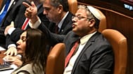 يتمارصورة أرشيفية- بن غفير، وزير الأمن القومي الإسرائيلي، يصرخ أثناء افتتاح جلسة الكنيست الخامسة والعشرين لإحياء ذكرى حرب "السيوف الحديدية" في القدس