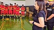 La ministra de Defensa, Margarita Robles, durante su visita este lunes a la Base Aérea de Zaragoza