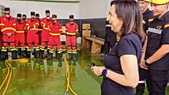 Ministra da Defesa, Margarita Robles, durante visita desta segunda-feira à Base Aérea de Saragoça