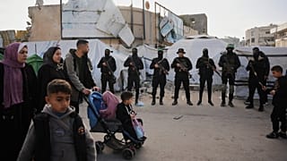 مسلحون فلسطينيون من حماس والجهاد الإسلامي يتجمعون خلال صلاة عيد الفطر في مدينة غزة، الجمعة 20 مارس 2026. 