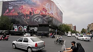 بیلبوردی در تهران در تاریخ سوم اوت ۲۰۲۶
