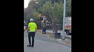 Toprak kaymasının meydana geldiği bölgede ekipler çalışmalarını sürdürüyor.
