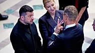 الرئيس الأوكراني فولوديمير زيلينسكي يتحدث مع الرئيس الفنلندي ألكسندر ستاب وبجانبهم السفيرة الأوكرانية السابقة لدى واشنطن أولغا ستيفانيشينا  الثلاثاء 28 يوليو 2026، واشنطن