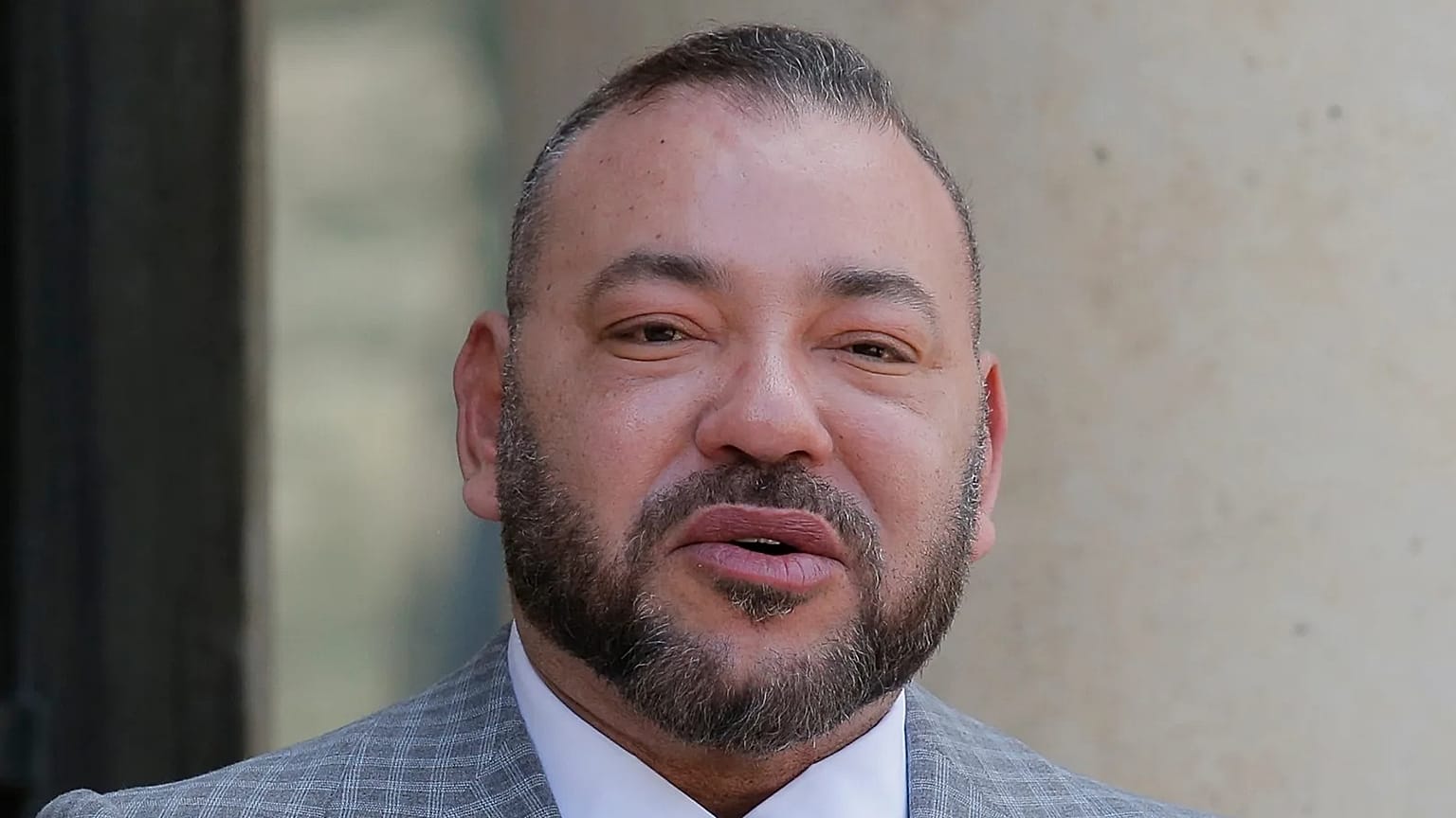 El rey Mohammed VI de Marruecos llega al Palacio del Elíseo, en una foto de archivo de 2017, para reunirse con el presidente francés François Hollande en París