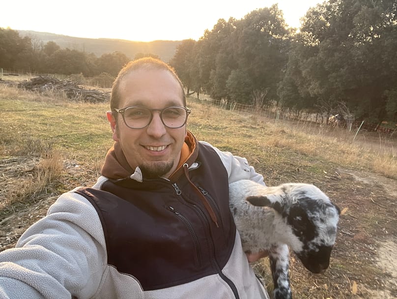 يقول سيرجي كاباييرو إن استخدام الرعي لمنع جفاف الأعشاب هو 