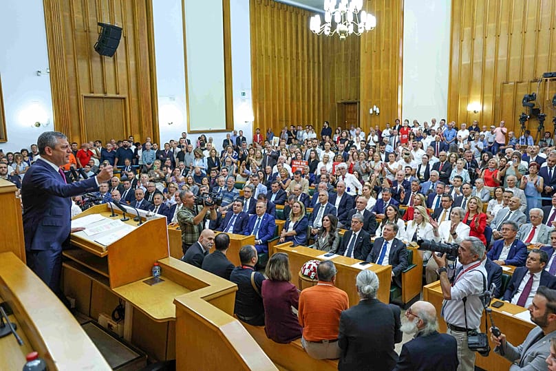 Özel, YENİ Parti’nin seçimde birinci olamaması halinde kurultayı toplayacağını ve yeniden aday olmayacağını açıkladı. / 4 Ağustos 2026