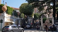 Un corteo di automobili arriva all'ambasciata degli Stati Uniti a Roma, in Italia, dove sono previsti colloqui tra gli ambasciatori di Israele e Libano, 4/08/2026