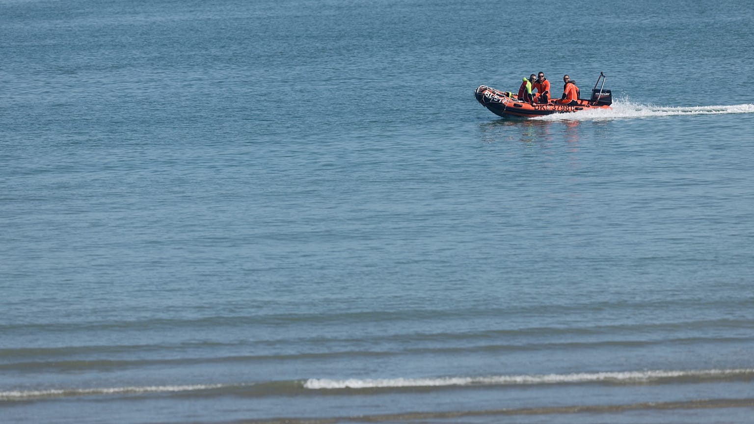 Un canot de sauvetage du SNSM, très impliquée dans le sauvetage des migrants qui tentent de traverser la Manche de la France vers la Grande-Bretagne.