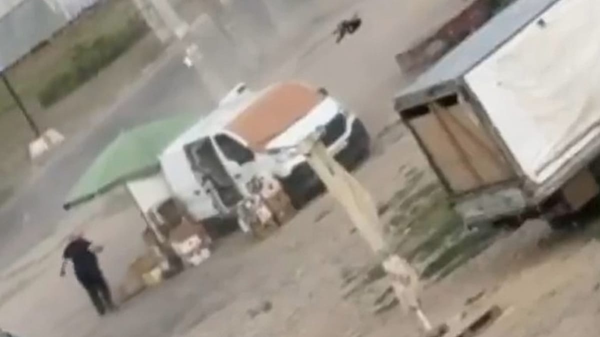 Shocking video shows Russian drone hunting civilian at Kherson market