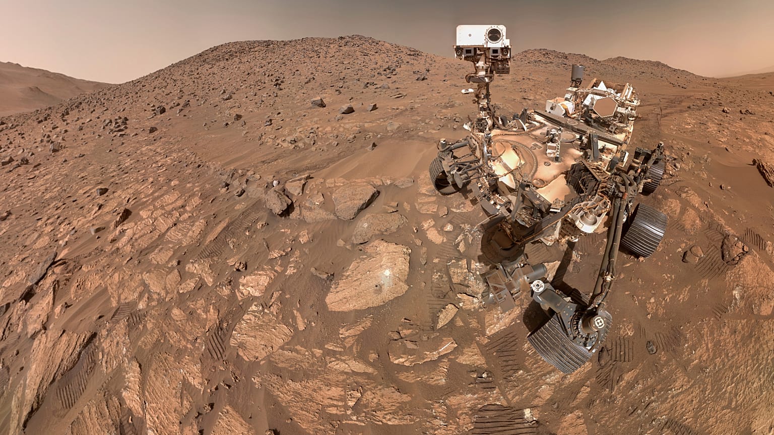 Immagine del rover Perseverance Mars che si fa un selfie sulla superficie di Marte - provided by NASA