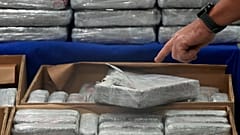 Pacotes de cocaína exibidos aos meios de comunicação social na sede da PJ, em Lisboa, terça-feira, 2 de maio de 2023
