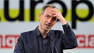 Raphaël Glucksmann pendant son discours lors d'un meeting électoral à Rennes,  mardi 14 mai 2019. (Photo AP/David Vincent)