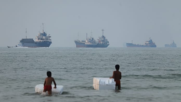Trump says deal to open Strait of Hormuz could come by Wednesday or Iran will get hit very hard Iran has tightened its grip on Hormuz and wants to control the strait and charge tolls, powers it did not exercise before the war began on 28 February.