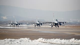 US F-16 fighter jets take part in a joint aerial drills called Vigilant Ace between US and South Korea at the Osan Air Base in Pyeongtaek, 6 December, 2017