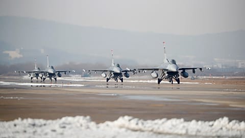 US F-16 fighter jets take part in a joint aerial drills called Vigilant Ace between US and South Korea at the Osan Air Base in Pyeongtaek, 6 December, 2017