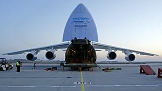 Grossraumflugzeug vom Typ Antonow 124 auf dem Flughafen Leipzig/Halle (Symbolbild).