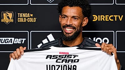 Le gardien de but cap-verdien Vozinha, officiellement présenté par Colo-Colo
