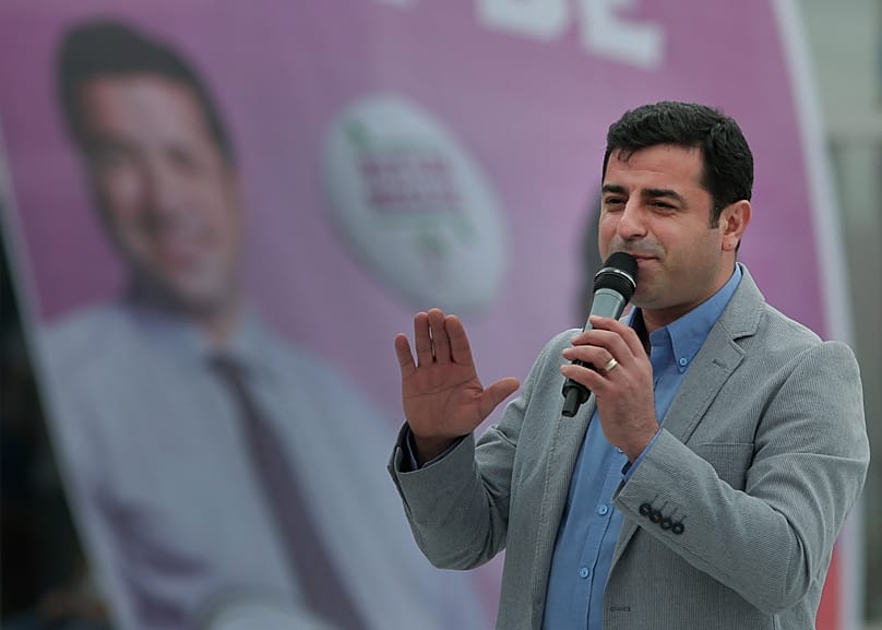 ARŞİV: Dönemin Halkların Demokratik Partisi (HDP) Eş Genel Başkanı Selahattin Demirtaş, İstanbul'da düzenlenen mitingde seçim konuşması yapıyor, 21 Mayıs 2015.