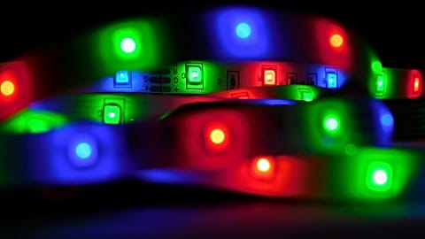 Τα LED τροφοδοτούνται από καθημερινά αντικείμενα όπως το κρασί και το γαλλικό ψωμί