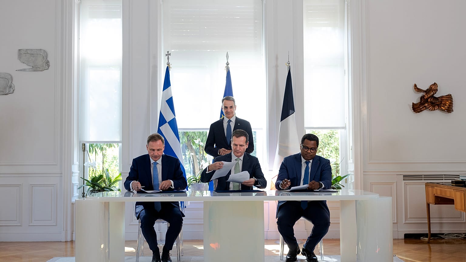 Υπό το βλέμμα του Κυριάκου Μητσοτάκη η υπογραφή της εισόδου της γαλλικής εταιρίας στο έργο της ηλεκτρικής διασύνδεσης Ελλάδας - Κύπρου GSI