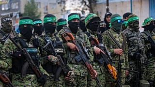 مقاتلون من حركة حماس في رفح، قطاع غزة، بتاريخ 22 شباط 2025.