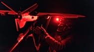 Ein Soldat startet am 14. März 2026 an der Front in der Region Charkiw eine Drohne, um nach russischen Angriffsdrohnen zu suchen