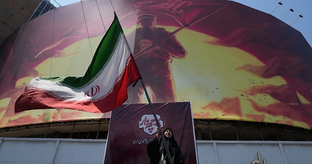 Middle East: Hundreds of ships remain stranded in Strait of Hormuz
