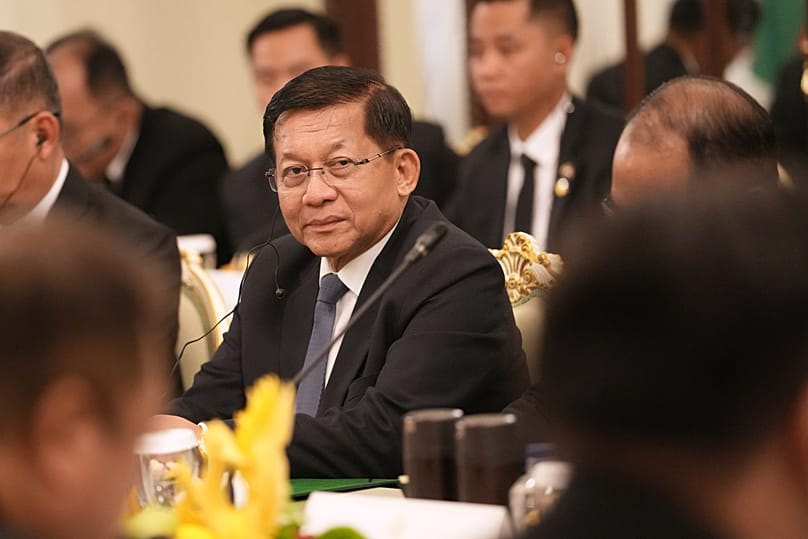 Myanmar Cumhurbaşkanı Min Aung Hlaing, Bangkok'ta Tayland Başbakanı Anutin Charnvirakul ile yaptığı görüşmeye katılıyor, 6 Ağustos 2026.