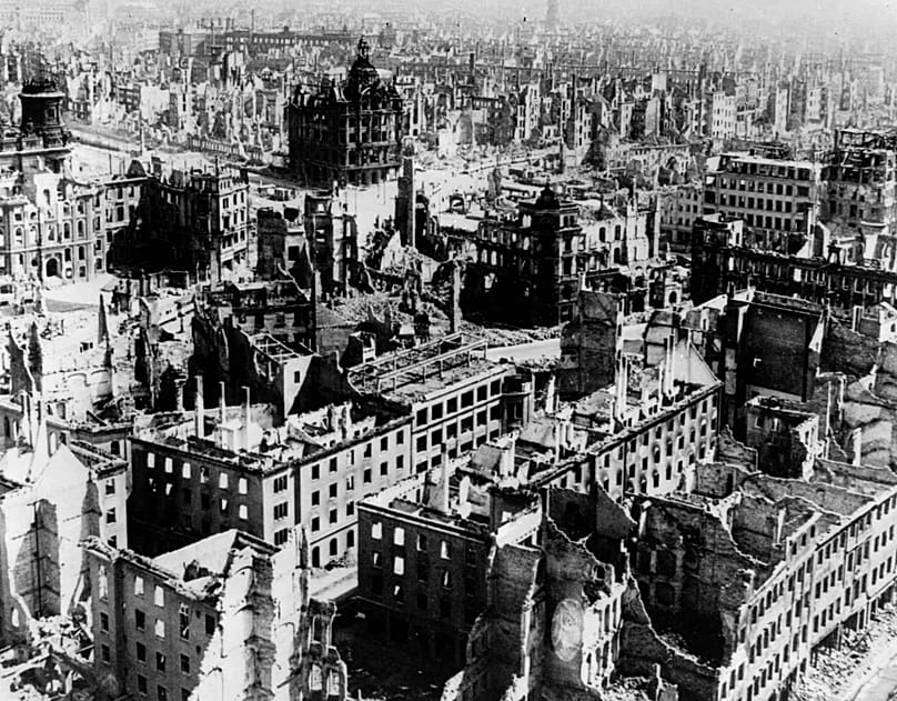 Am 13. und 14. Februar 1945 zerstörten drei Wellen amerikanischer und britischer Bomber Dresden und töteten bis zu 25.000 Menschen.