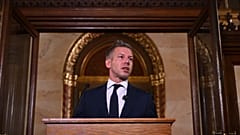 Magyar Péter sajtótájékoztatót tart a parlamentben