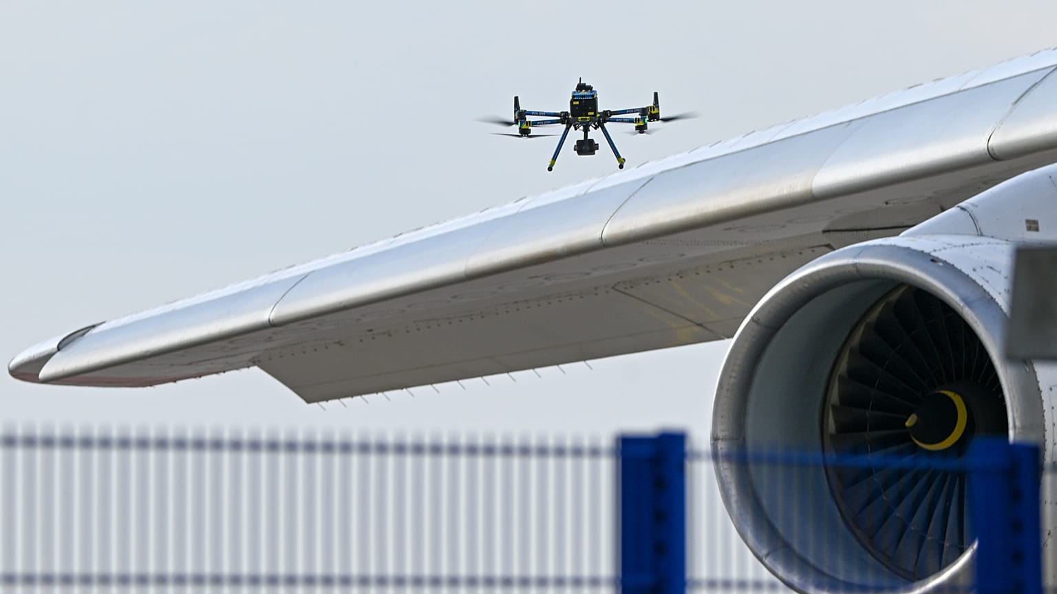 Un dron con carga explosiva y detonador en el aeropuerto de Leipzig puso en alerta a las autoridades de seguridad en la noche del martes al miércoles.