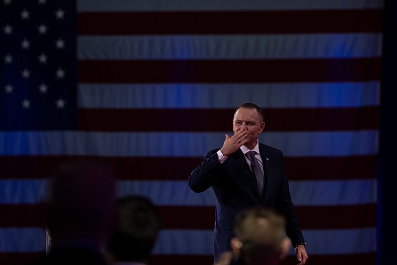 Karol Nawrocki przesyła całus uczestnikom CPAC po swoim wystąpieniu na konferencji Conservative Political Action Conference (CPAC) w Dallas, w sobotę 28 marca 2026 roku.