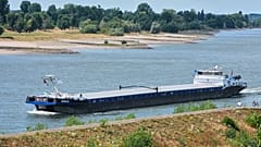 Deutschlands Flüsse führen historisch wenig Wasser: Die Binnenschifffahrt gerät unter Druck.