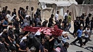 تشييع جثمان الناشط الفلسطيني عودة الهذالين في قرية أم الخير بالضفة الغربية، بعد مقتله برصاص مستوطن إسرائيلي، 7 آب 2025.